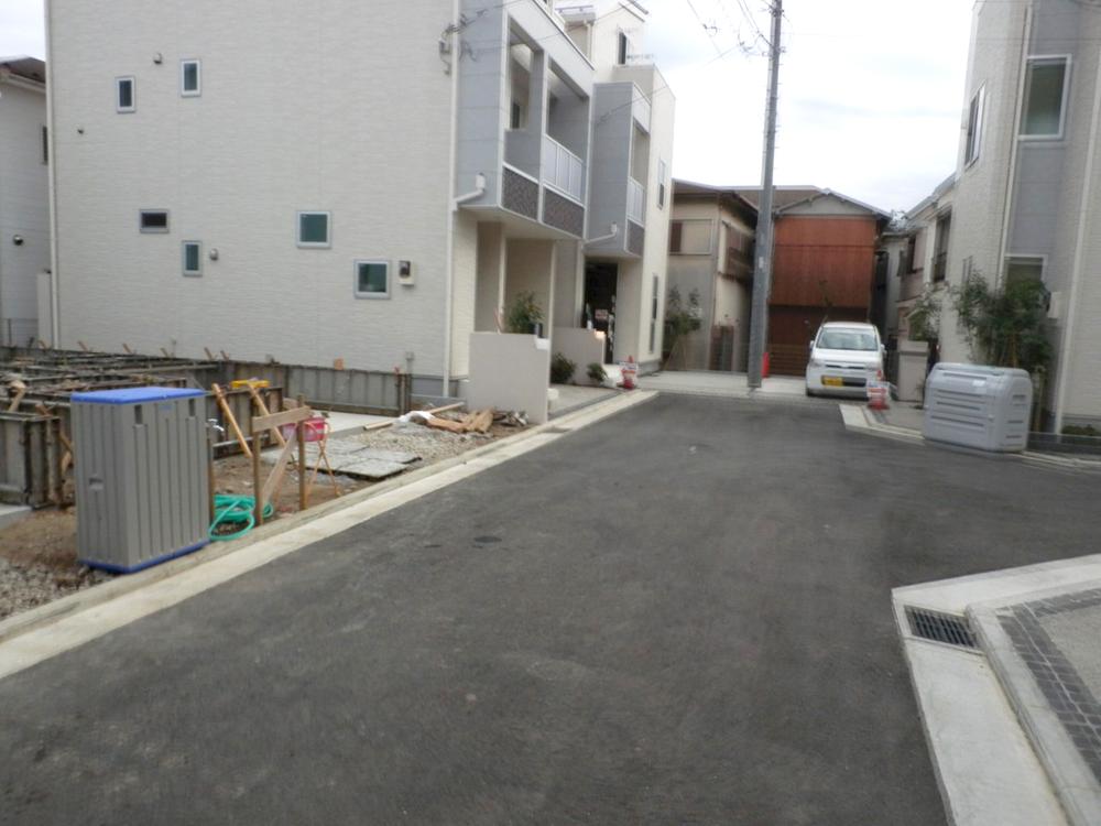 Local photos, including front road. Local (12 May 2013) Shooting