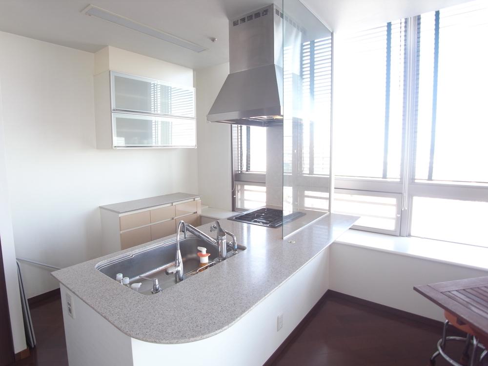 Kitchen. Room: 2013 October shooting (furniture, etc. are not included in the sale price)