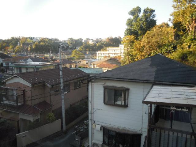 View photos from the dwelling unit. Local (11 May 2013) Shooting