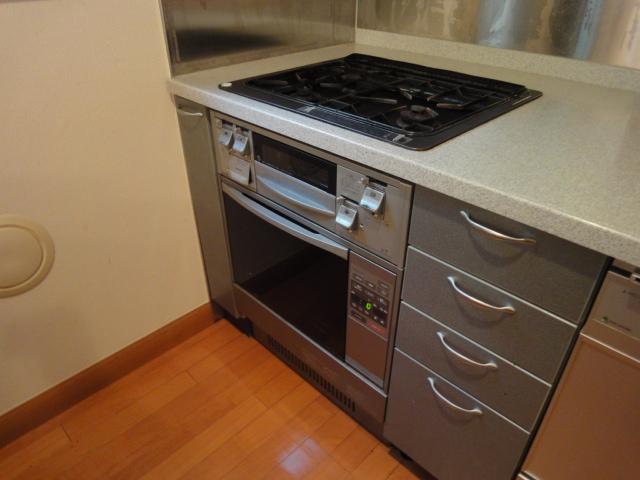 Kitchen. With oven Kitchen (September 2013) Shooting