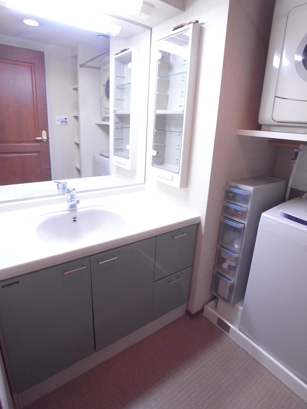 Wash basin, toilet. Wash basin (November 2013) Shooting ※ Furniture and furnishings are not included in the sale price.