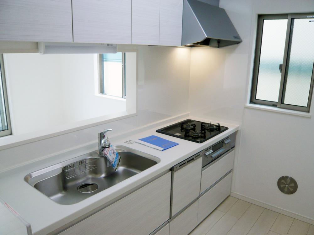 Kitchen. Stove is a three-necked