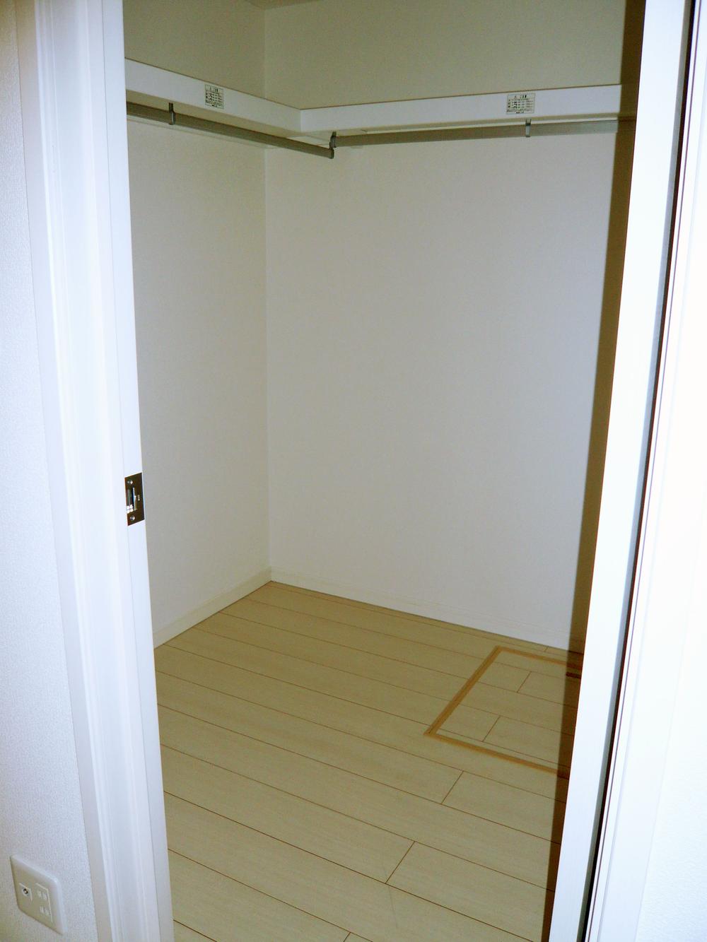 Receipt. Walk-in closet