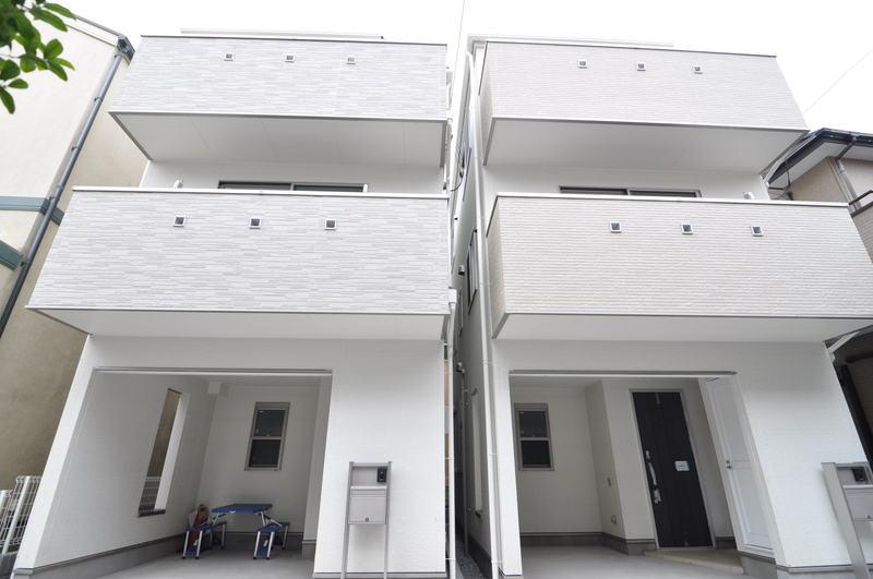 Local appearance photo. Local (12 May 2013) Shooting