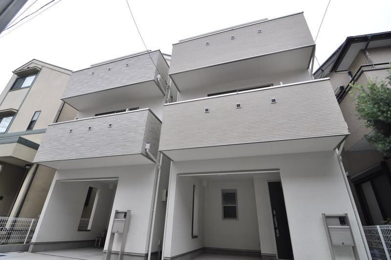 Local appearance photo. Local (12 May 2013) Shooting