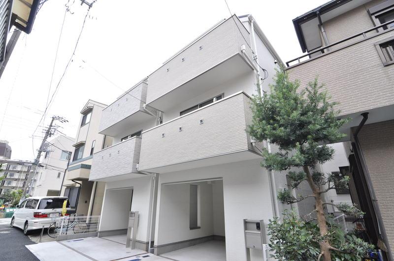 Local appearance photo. Local (12 May 2013) Shooting