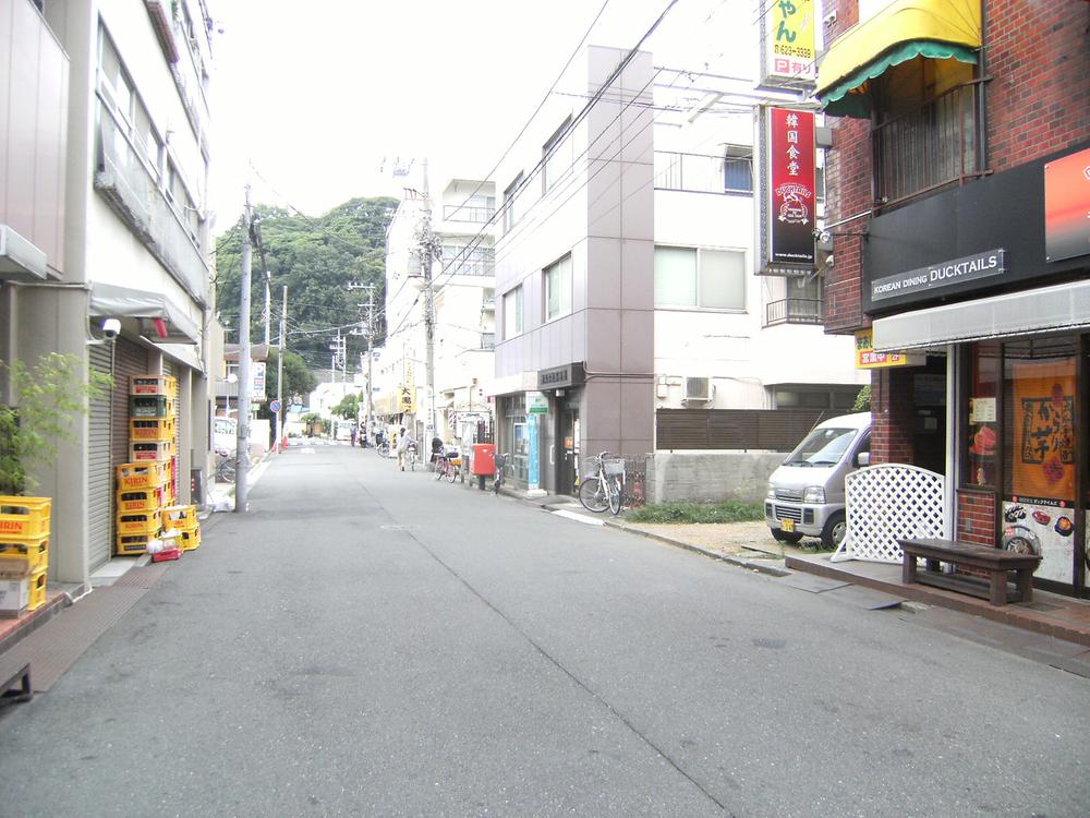 Local photos, including front road. It is flat land. 