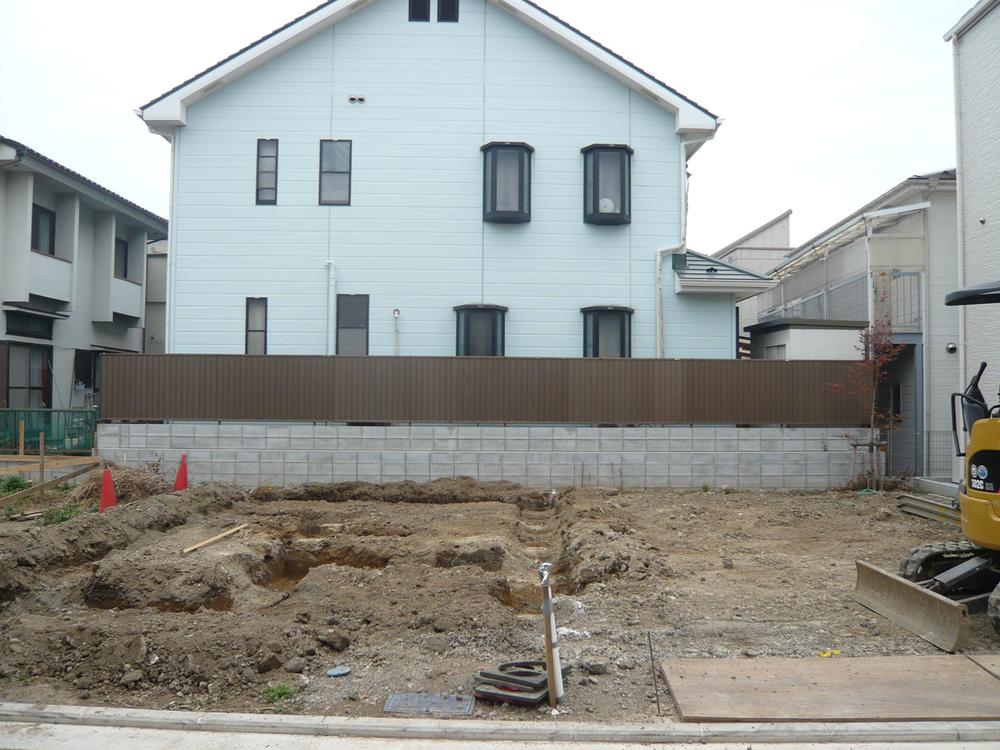 Local appearance photo. It is two buildings worth of land. Carefree child-rearing in a quiet residential area