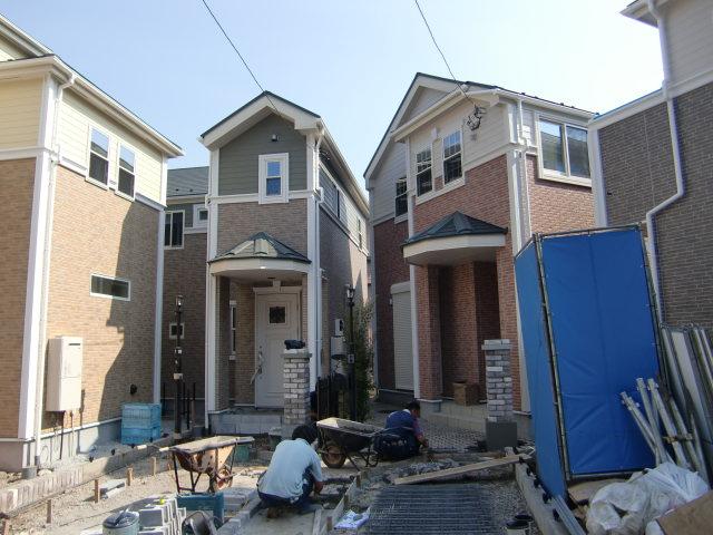 Local photos, including front road. Local (August 2013) Shooting