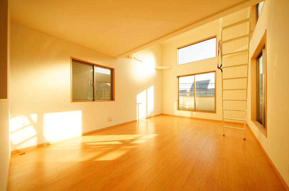 Living. Indoor (11 May 2013) Shooting, It is open-minded LDK with a vaulted ceiling in the living room.