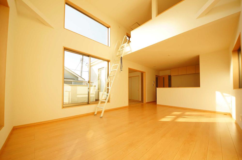 Living. Indoor (11 May 2013) Shooting, The window is also large, bright LDK is 17 Pledge.