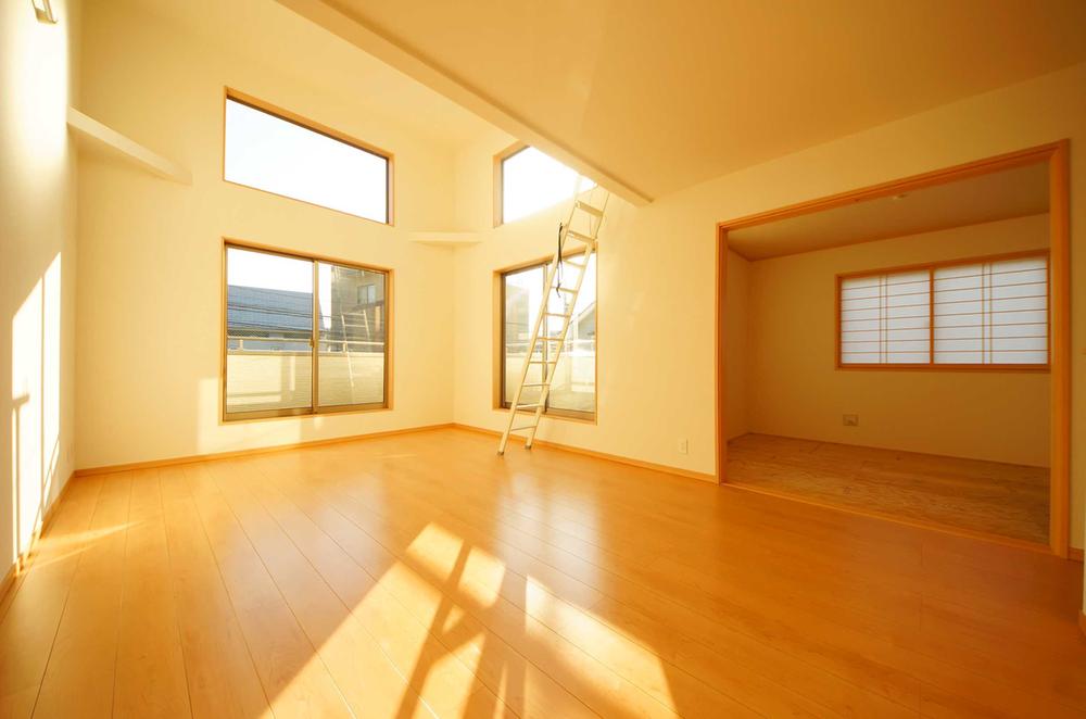 Living. Indoor (11 May 2013) Shooting, The second floor is available in a variety of applications because in between continued living and Japanese-style room.