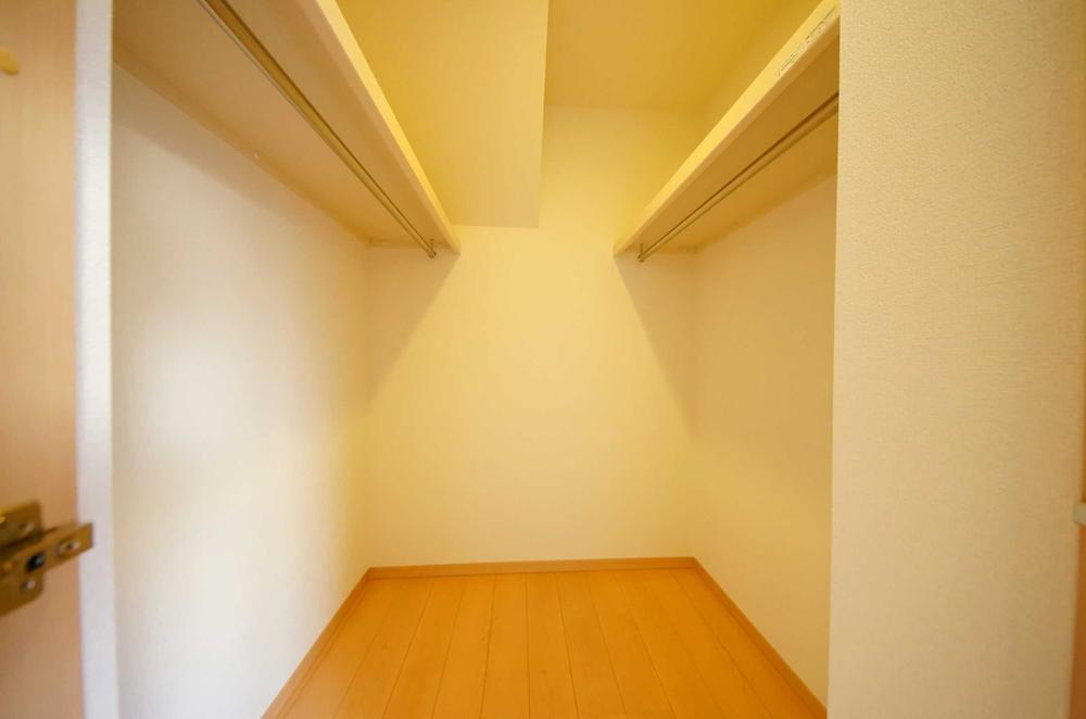 Receipt. Indoor (11 May 2013) Shooting, On the first floor storeroom 7 Pledge comes with a walk-in closet.