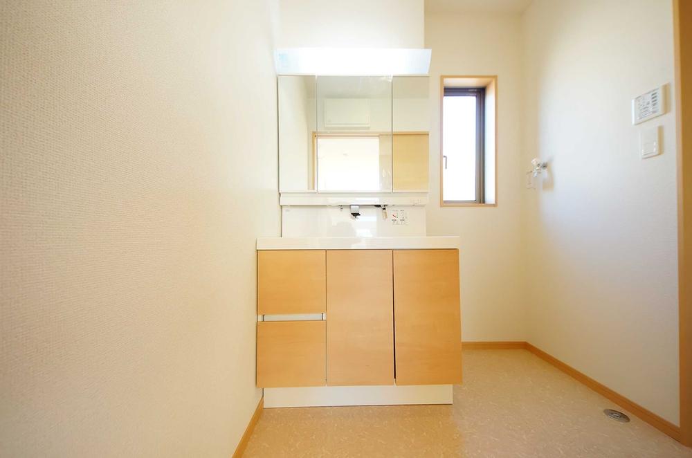 Wash basin, toilet. Indoor (11 May 2013) Shooting, Vanity is vanity with storage rich shower.