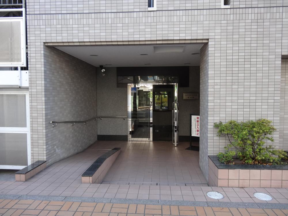 Entrance. Entrance appearance of tiled.