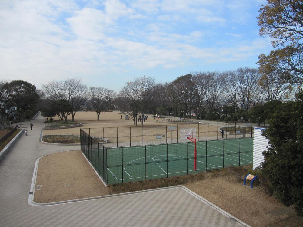 park. 440m until Nogeyama park