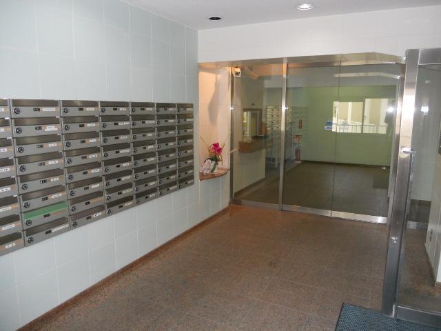 Entrance. Common areas