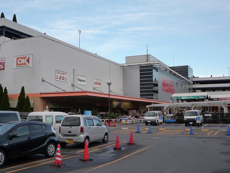 Home center. Until Holmes Shin'yamashita shop 1425m