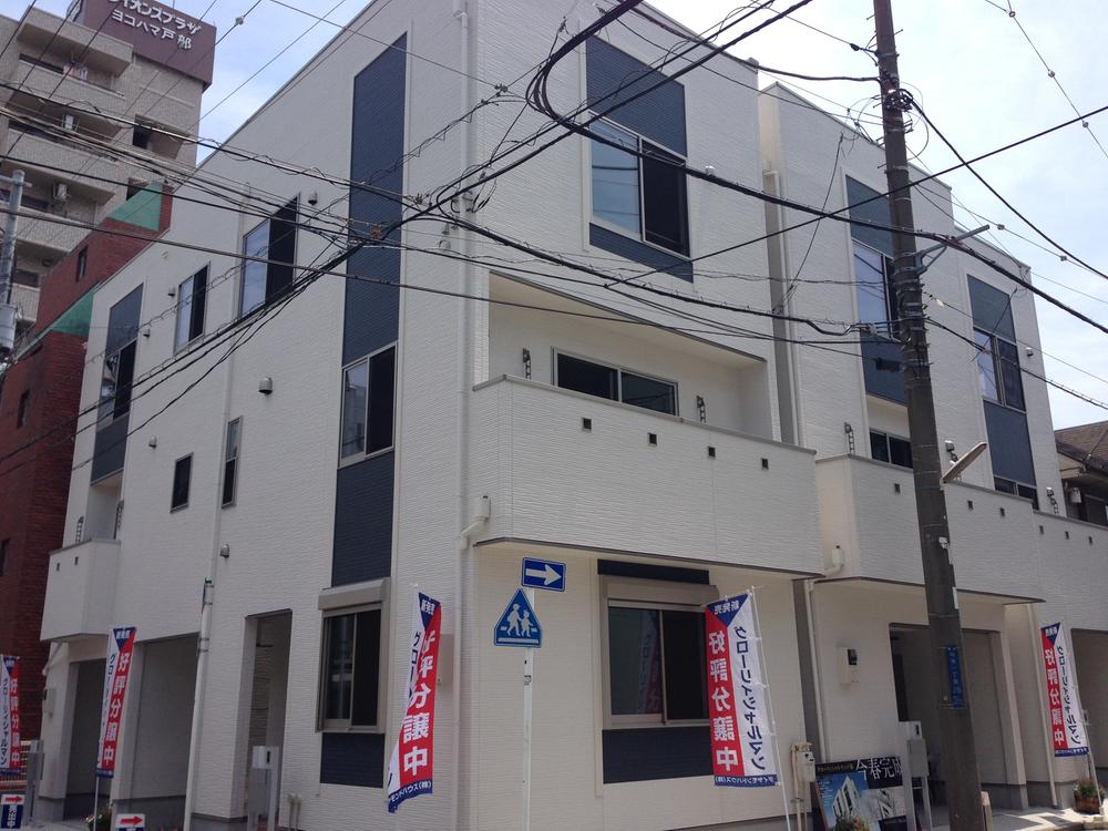 Local appearance photo. Front road 6m