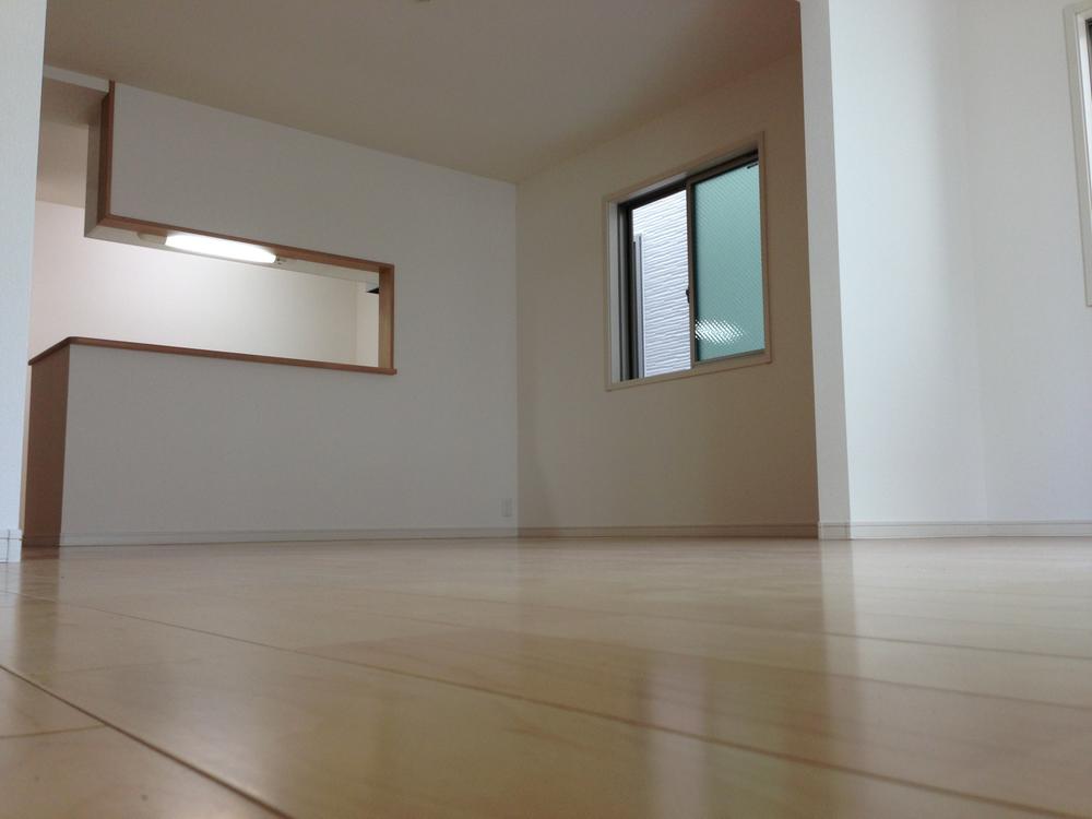 Living. Spacious Ri LDK. Counter kitchen use