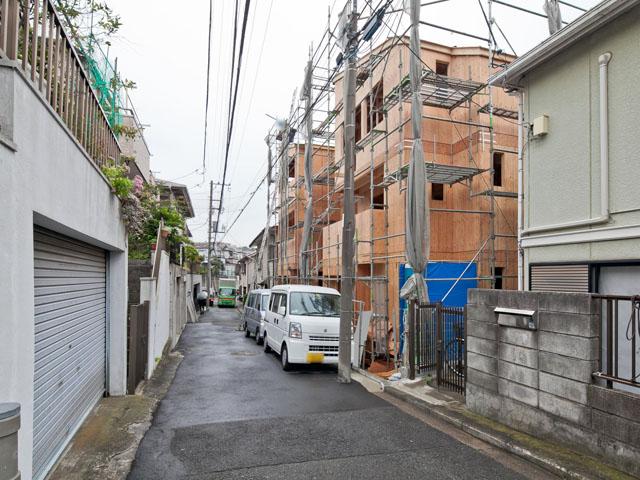 Local photos, including front road. Local (10 May 2013) Shooting