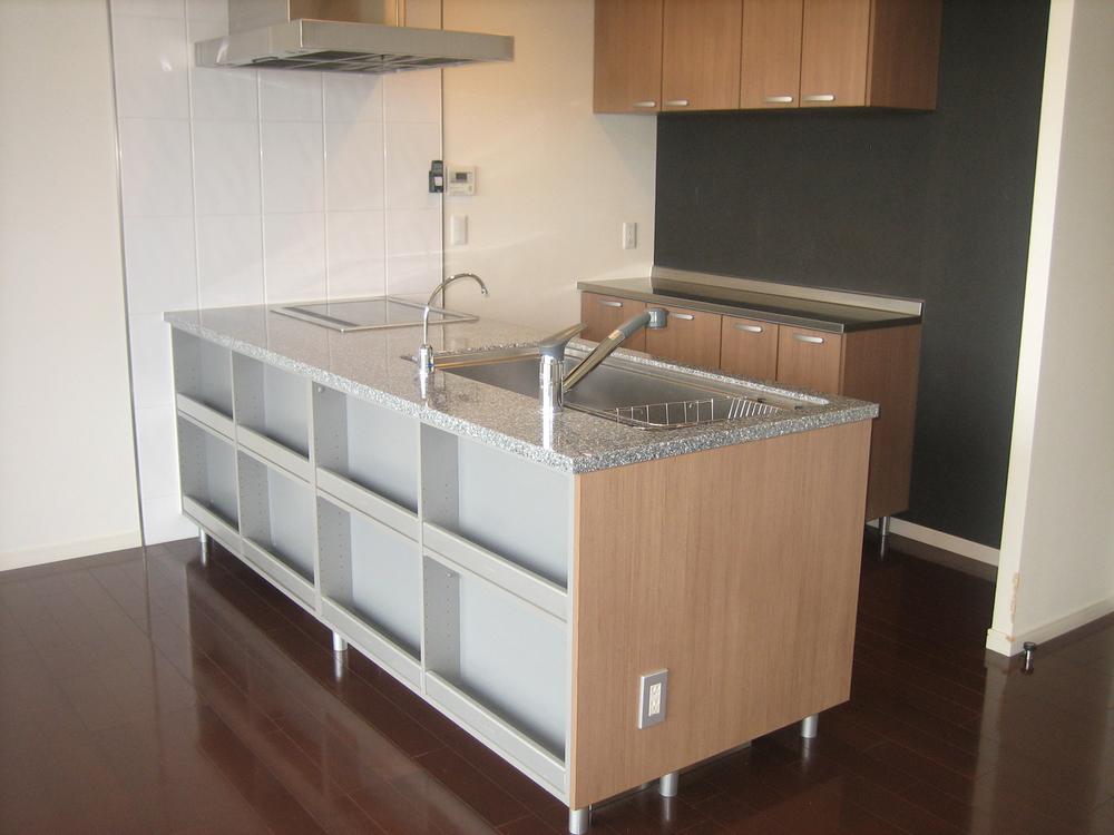 Kitchen. Island ・ kitchen, IH cooking heater equipped.