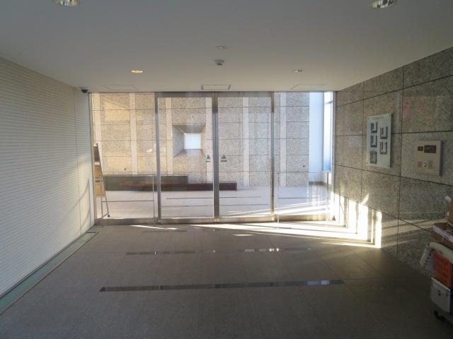 Entrance. Common areas
