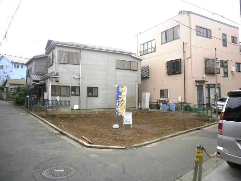 Local appearance photo. Local (11 May 2013) Shooting