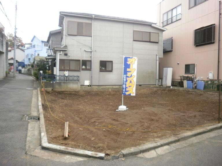 Local appearance photo. Local (11 May 2013) Shooting