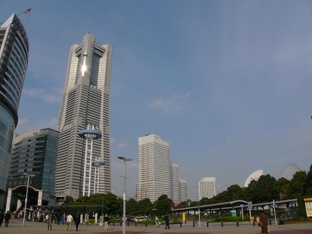 Streets around. Until the Landmark Tower 1500m