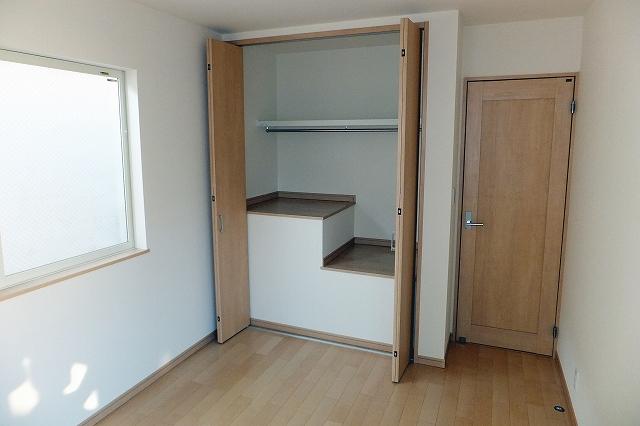 Receipt. To become the stairs top, The floor of the housing is going up. 2013 December 5 shooting