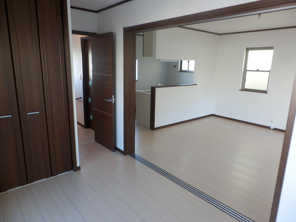 Same specifications photos (living). The company specification example  living