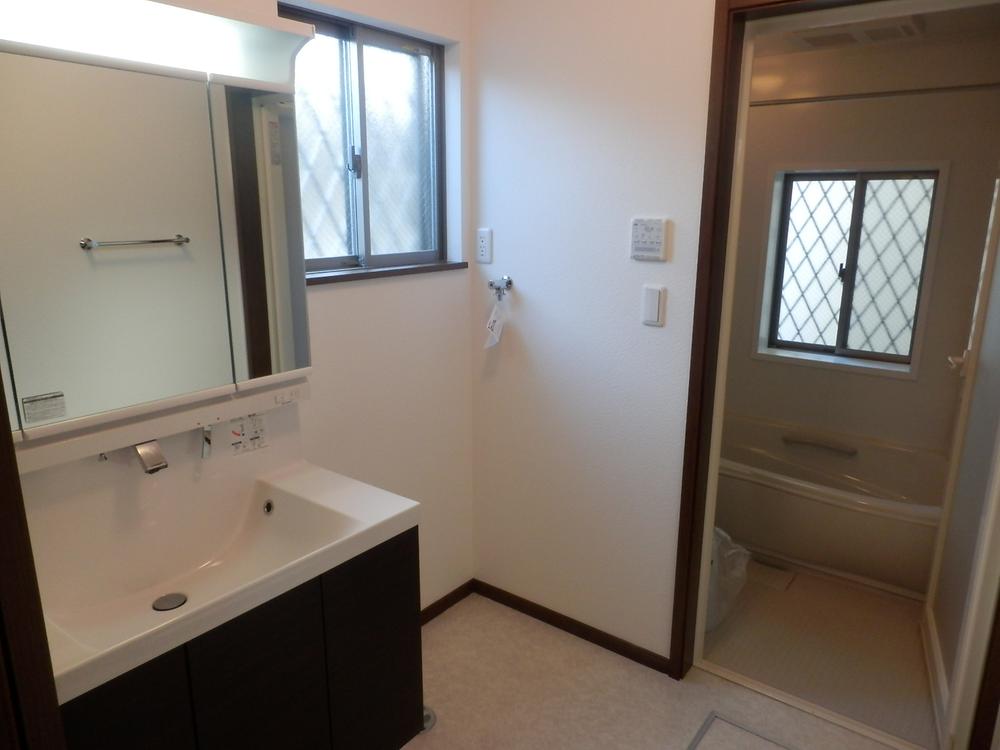 Same specifications photos (Other introspection). The company specification example  Washroom