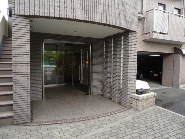 Entrance. Common areas