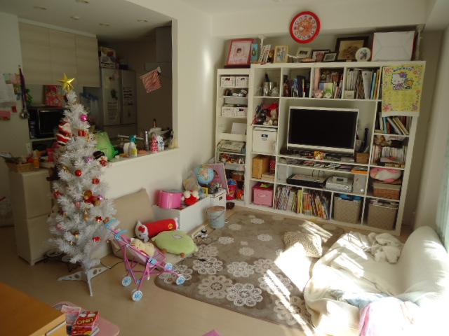 Living. 2013 December shooting (furniture, etc. are not included in the sale price)