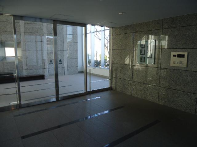 Entrance. Common areas