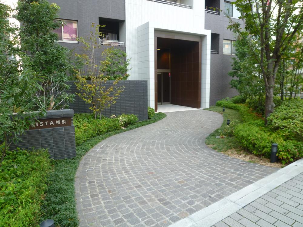 Entrance. Entrance approach