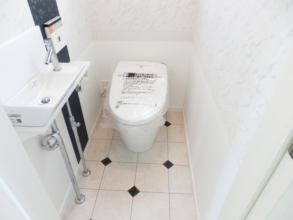 Toilet. Toilet (December 2013) Shooting