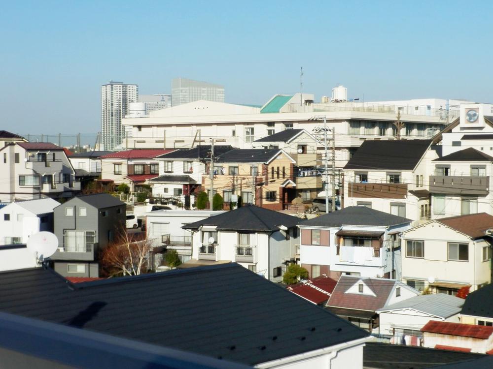 View photos from the dwelling unit. View from the site (December 2013) Shooting