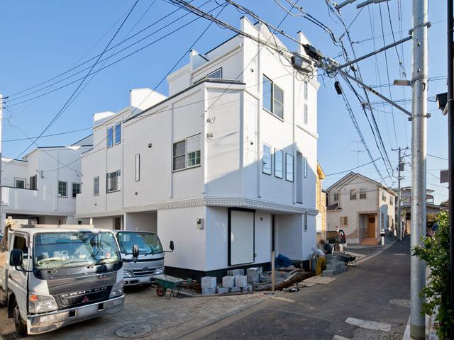 Local photos, including front road. local ・ Exterior Photos 1 Building