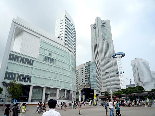 station. Until Sakuragicho 880m