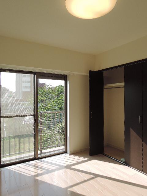 Non-living room. 6.1 Pledge closet