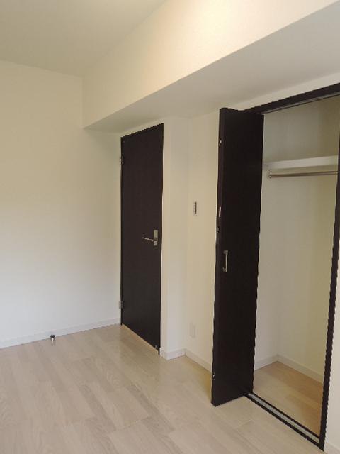 Non-living room. 4.7 Pledge closet