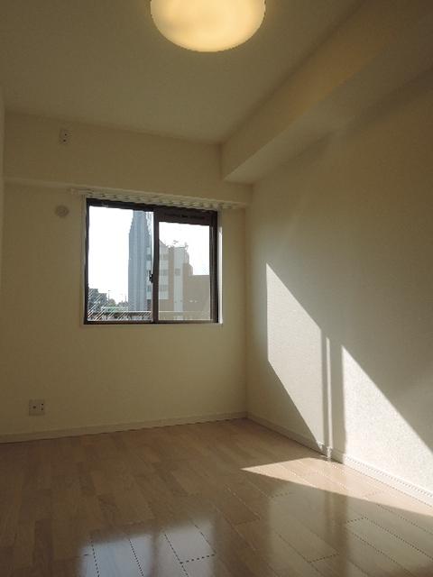 Non-living room. 4.5 Pledge
