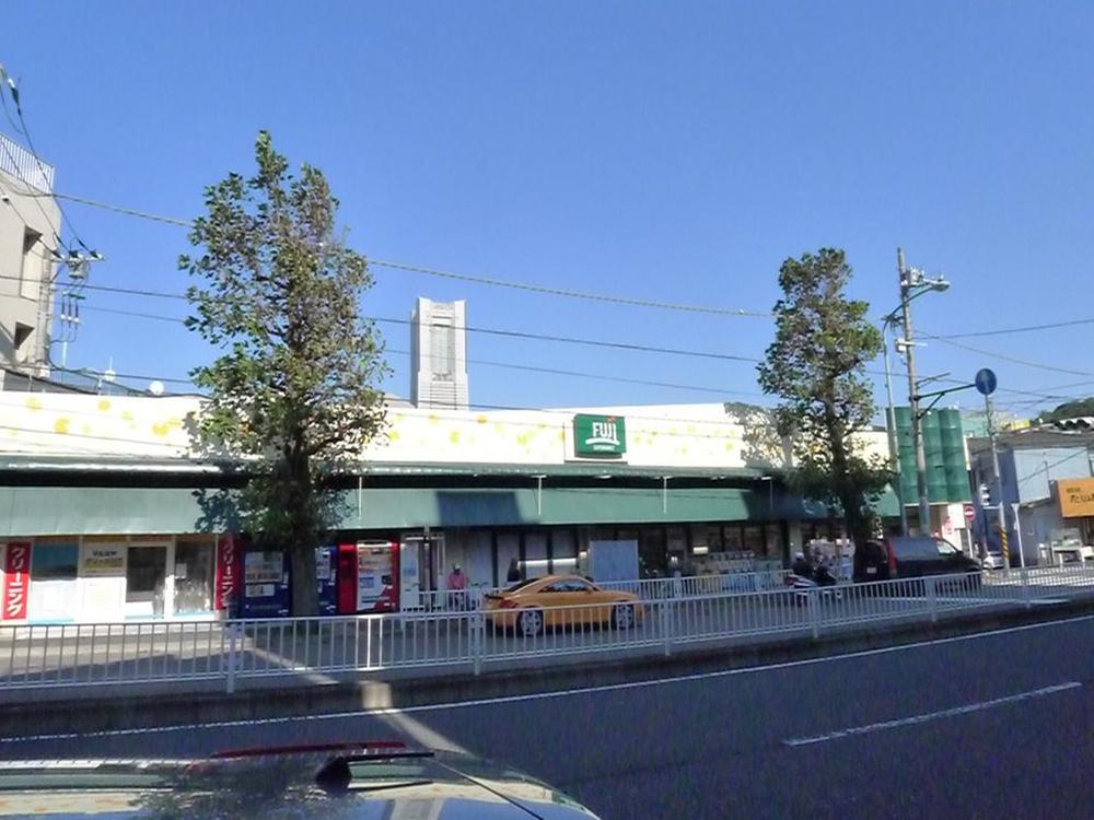 Supermarket. Fuji 470m to Ise-cho shop