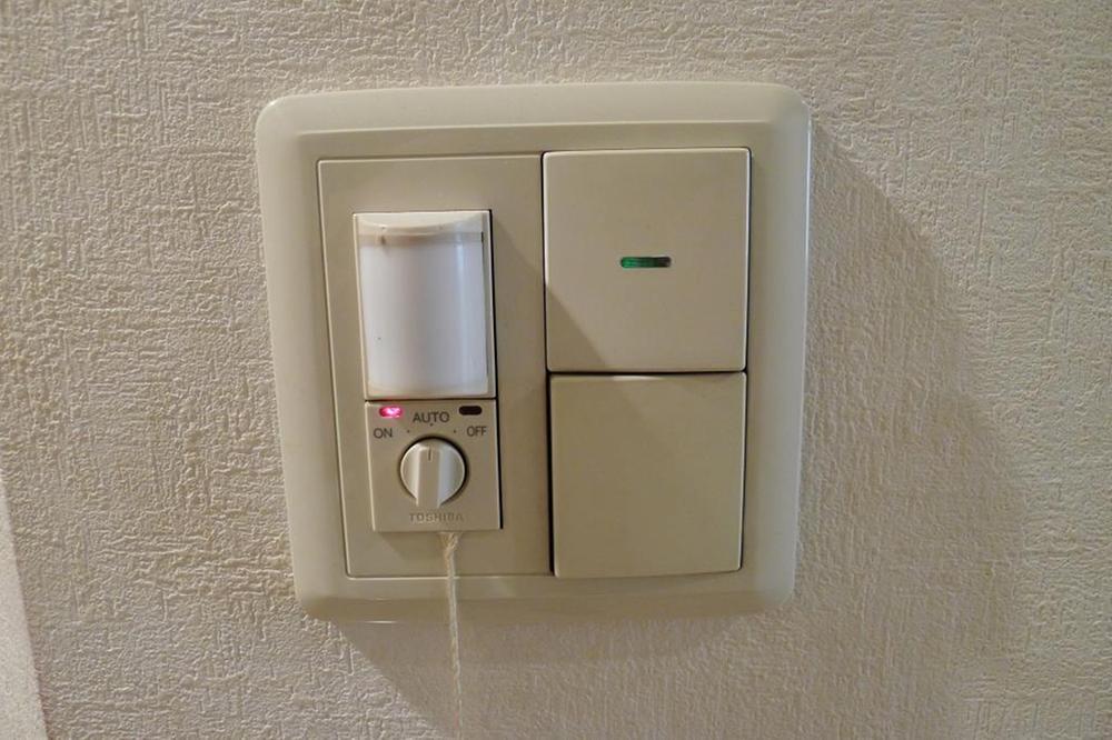 Other Equipment. You can set so that you can automatically turn on the entrance to match the return home