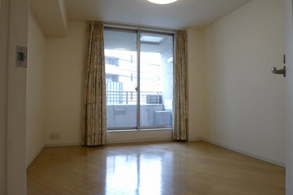 Non-living room. Master bedroom, It is with a floor heating