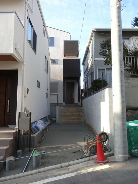 Local appearance photo. 3 Building appearance (right back) (November 2013) Shooting