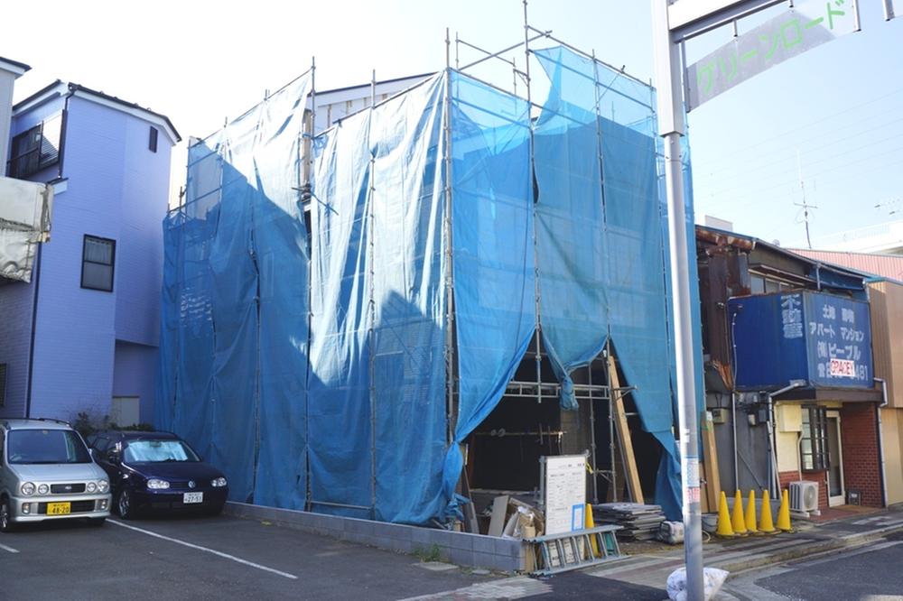 Local appearance photo. Local (12 May 2013) Shooting