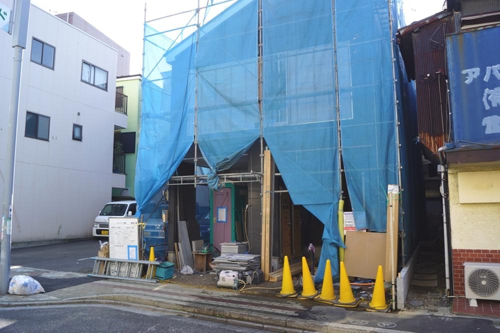 Local appearance photo. Local (12 May 2013) Shooting